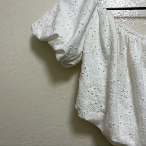 Cropped Eyelet Top - Picture 4 of 7